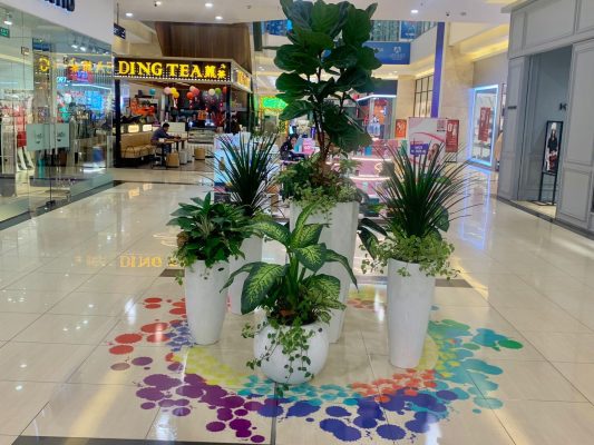 Chậu composite trang trí trong trung tâm thương mại